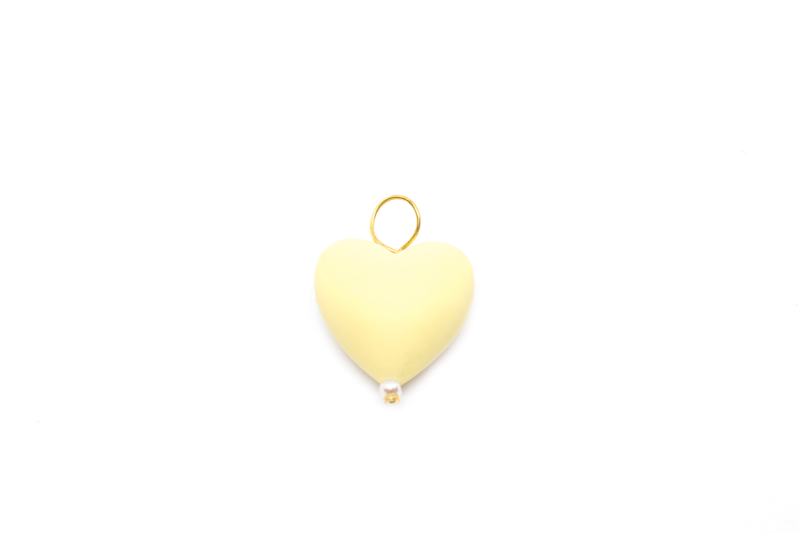 Corazón Amarillo, accesorio perfecto para complementar un collar